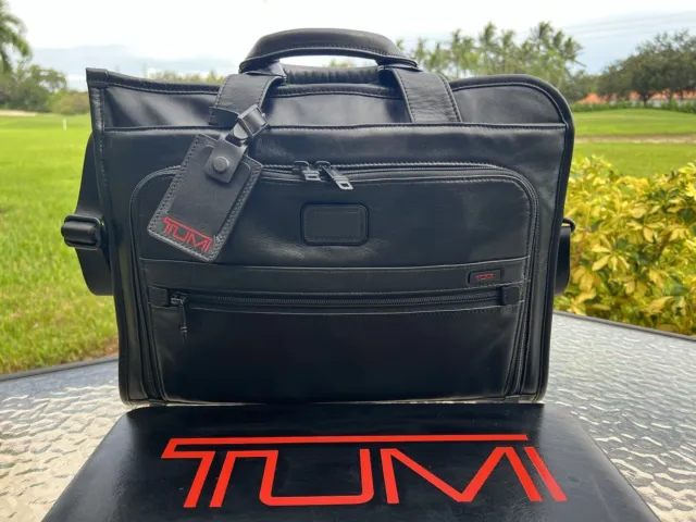 TUMI Alpha 2 Slim Deluxe Portfolio Leather Black Briefcase Bag ￼ Business