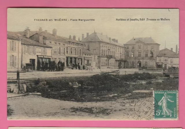 55 - FRESNES EN WOEVRE - Place Marguerite (CP couleur toilée)