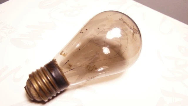 Kohlefadenlampe | Große Fassung E27 | 60W Dimmbar