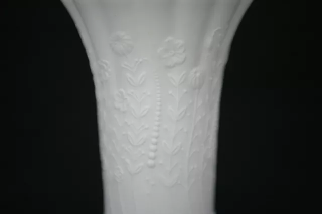 Vintage(1960s) AK Kaiser White Bisque Fluted Vase by Manfred Frey, Perfect, A+++ 3