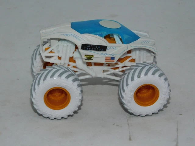 MONSTER JAM TRUCK 1:64 Diecast Walmart Exclusive Gears & Galaxies Alien ...
