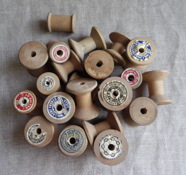 4 Boutons Anciens En Bois Rouge - Diamètre 28 Mm, Décoration Veste Manteau, Occasion