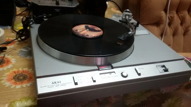Platine Vinyle AKAI AP-Q55 D'occasion – Son Vintage Et Charme Rétro