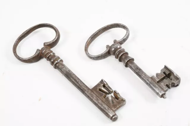 M59S19- Zwei Barock Schlüssel, 17./ 18.Jh., Eisen geschmiedet