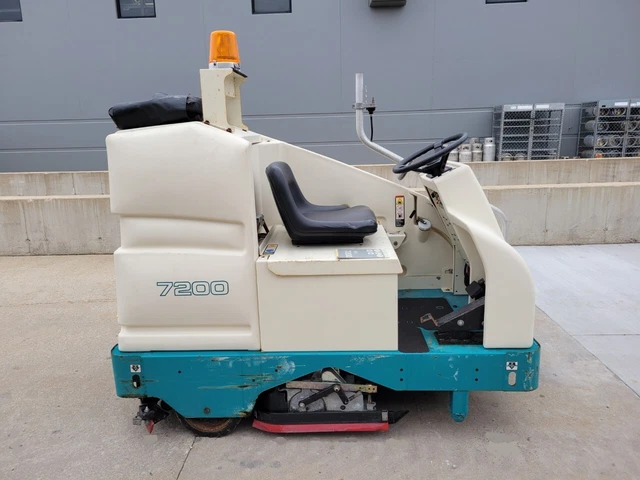 2001 Tennant 7200 Electric Ride-On Scrubber, Floor Cleaner Indoor Advance