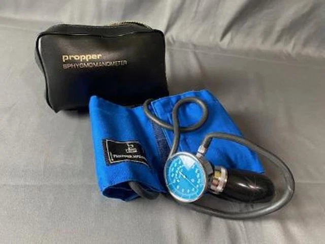 Vintage Propper MFG Co Inc Sphygmomanometer with Case ssc