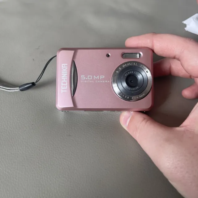 Technika 5 mega pixel pink digital camera good for kids trips 2x AAA battery
