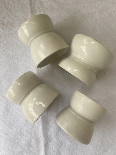 Lot De 3 Coquetiers Anciens Plastique Coloré – Dont Un Vert Bonux – Collection