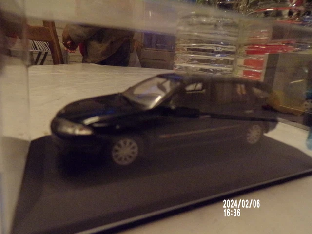 Universal Hobbies 1/43 Renault Laguna II Estate Universal Hobbies 1/43 Renault Laguna II Estate