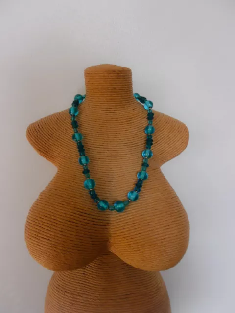 Collier Élégant en Perles Bleues