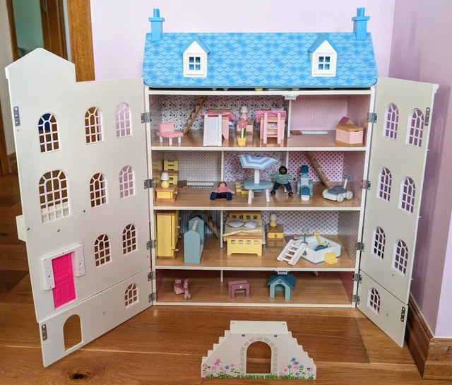 JUPITER WOODEN 5 Storey Dolls House With Furniture Inside £25