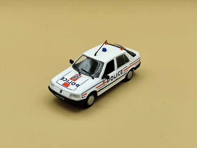 LE7647 CARARAMA 813015 1/43 Coffret 3 voitures police nationale Peugeot Renault EUR 33,74 - FR LE7647 CARARAMA 813015 1/43 Coffret 3 voitures police nationale Peugeot Renault EUR 33,74 - FR