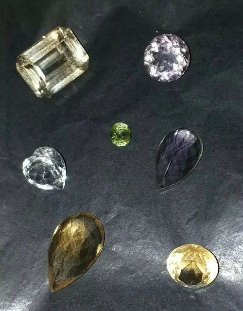 Joli  Lot De (8)  Pierres Précieuses Fines , Differentes Pour Création De Bijoux