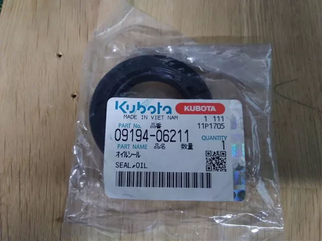 Genuine Kubota Rear Axle Oil Seal 09194-06211 RTV 1140 & RTV 900