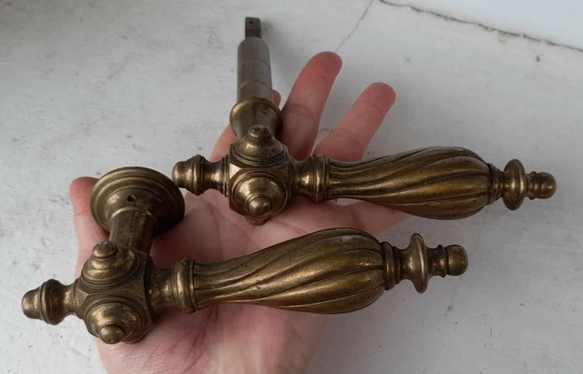 ANCIENNE POIGNÉE DE Porte en bronze ou laiton, carre 9mm EUR 55,00