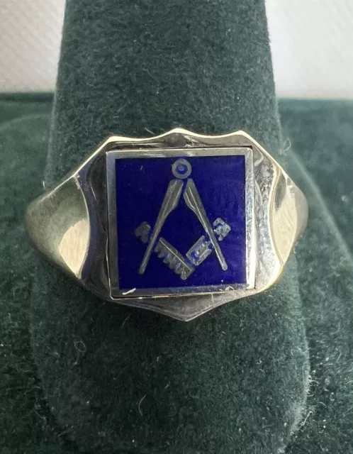 9ct Gold Reversible Shield Head Square and Compass Masonic Ring In Blue.