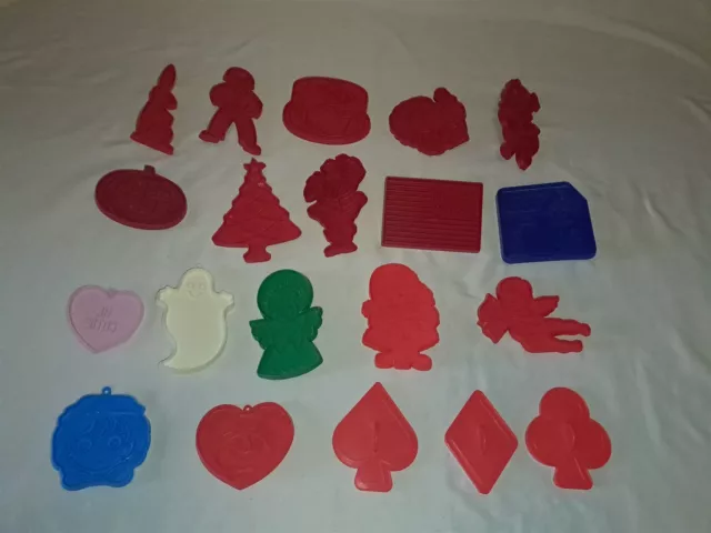 Lot of 20 Plastic Cookie Cutters Hallmark Wilton +++