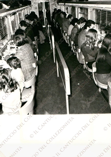 1977 Ferrovie Sala carrozza self-service treno Fotografia