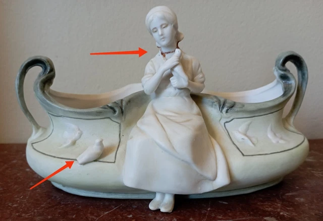 Biscuit porcelaine Art Nouveau femme aux colombes vide poches à restaurer