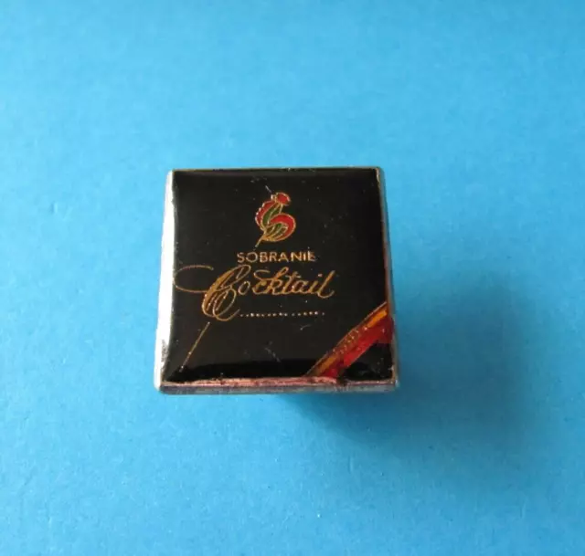 Vintage SOBARANIE COCKTAIL Cigarettes advertising pin badge. Good Condition.