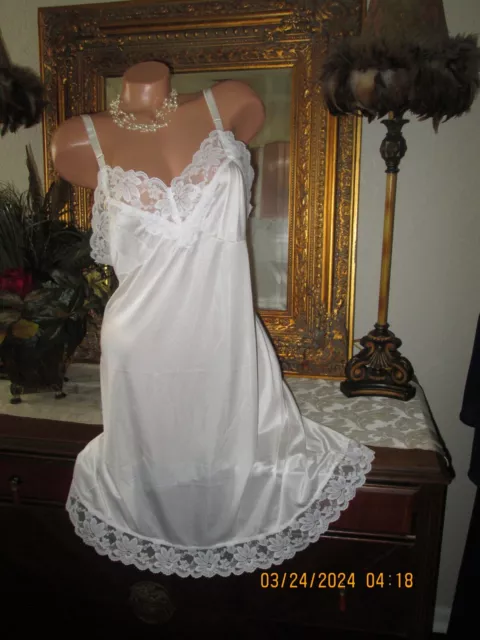 VTG LORRAINE Nylon Ice White LACY FULL SLIP sz 40 Bridal Retro Lingerie