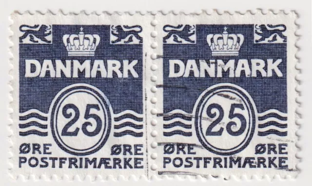 2005 Denmark - Wavy Lines - Pair 25 Ore Stamps