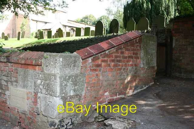 Photo 6x4 Flood Levels Collingham/SK8361 Stones denoting River Trent flo c2006