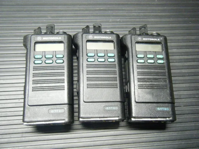 (3) Motorola Astro Saber Portable Radios Qty Of 3  Model H04Ucf9Pw7An 800 Mhz