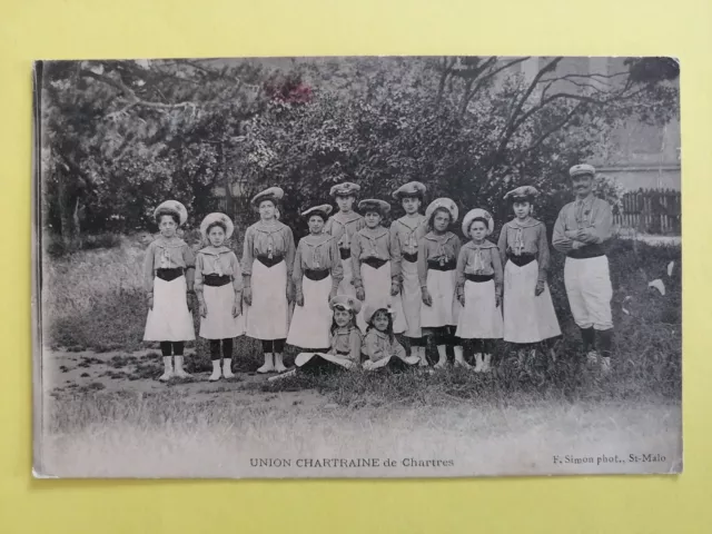 cpa RARE Jeunes Filles UNION CHARTRAINE de CHARTRES Photo F. SIMON à SAINT MALO