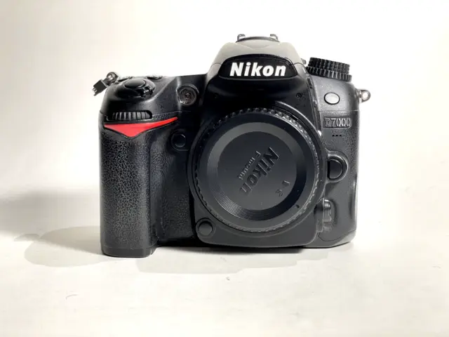 Nikon D D7000 16.2 MP Digital SLR Camera - shutter count 113892