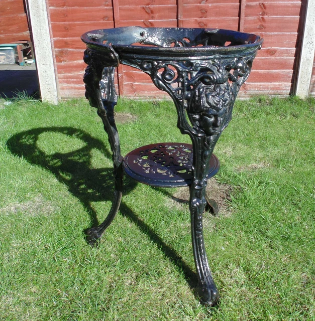 (946) OLD CAST iron pub table base (Pick up only) £135.00 PicClick UK