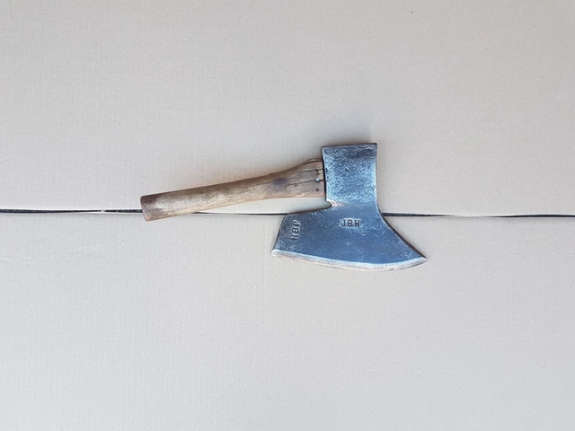 ANCIENNE HACHE DE charpentier ou autre ! Début XX siècle acier et manche en bois EUR 25,00