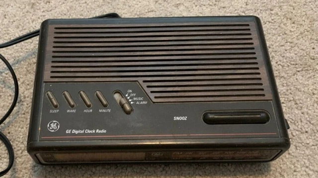 Vintage GE Digital Alarm Clock Radio AM/FM Woodgrain Model 7-4612B Tested