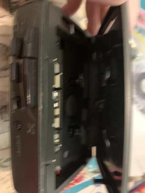 Sanyo personal cassette player (WORKING) 3