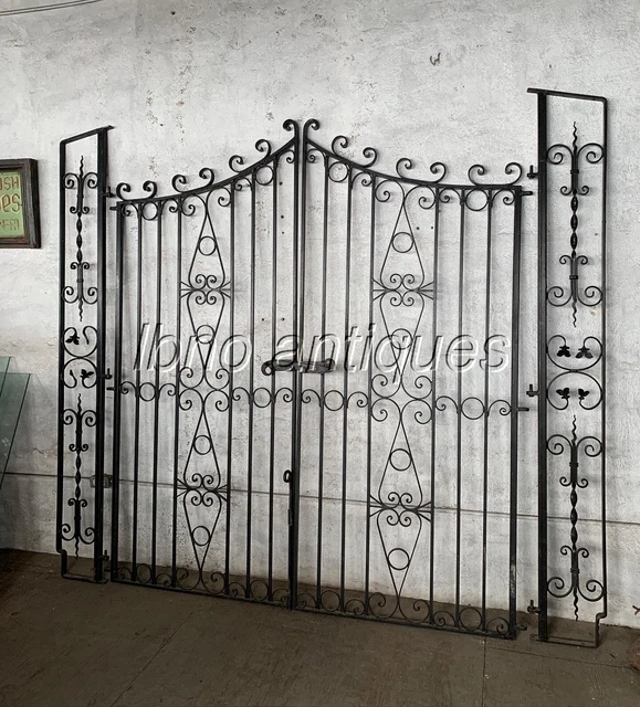 STUNNING NEW ORLEANS 1940s HAND WROUGHT IRON DECORATIVE GATE WITH SIDES. 8ft
