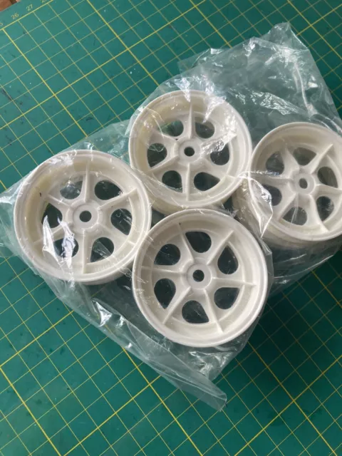 Tamiya Vanquish VQS White Wheels