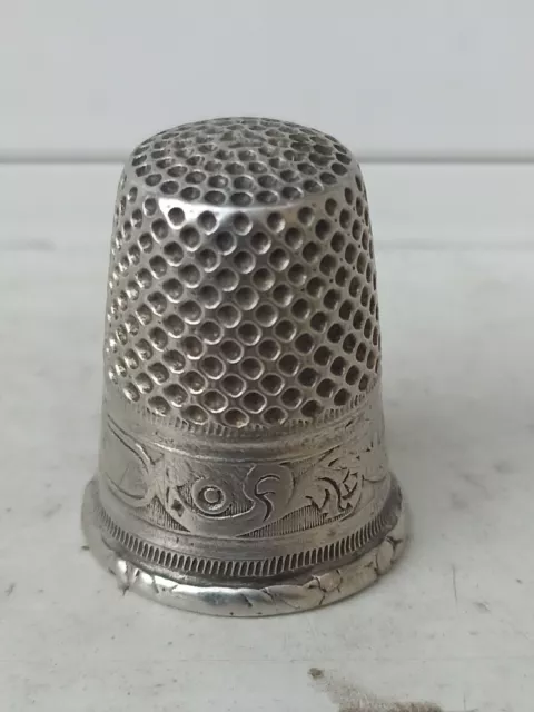 Dé à Coudre Ancien En Argent Massif - Décors Fleuris - Fabrication Française