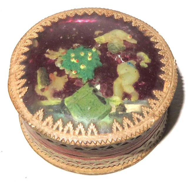 Caja de baratijas superior de vidrio georgiano con diorama de cera tapa debajo de la cúpula c 1810-20
