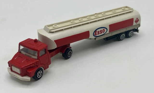 2 MAJORETTE CAMION Citerne ESSO - TRACTEUR Agricole + remorque N°208