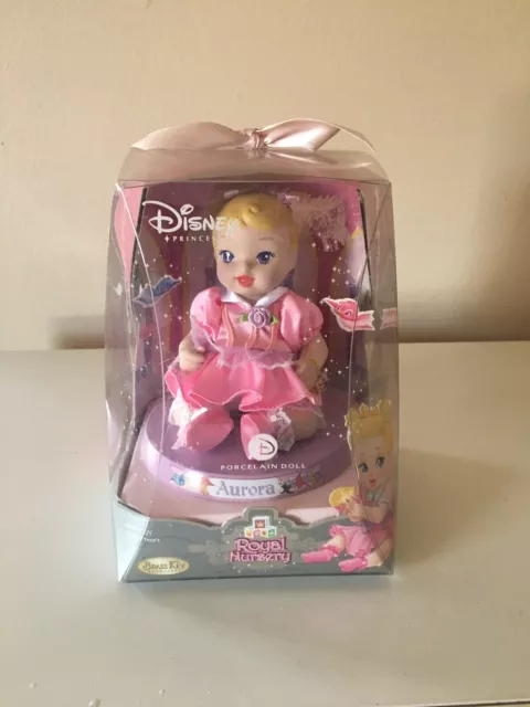 Poupée en porcelaine Disney Princess Royal BABY AURORA.  NEUF