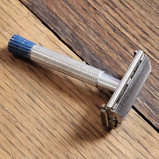 Vintage 1956  Gillette  Blue Tip Super Speed DE Safety Razor  Date Code B2