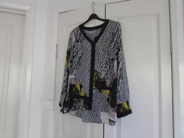 Ladies Top Design Yarra Trail Size 14 Long Sleeves Black,White & Yellow Viscose