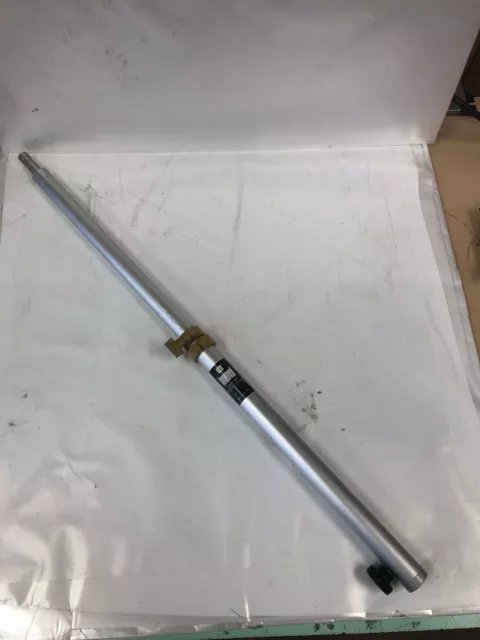Medio polo Lowel 18-30" (46-74 cm). Receptor/tachón de montaje para bebé de 5/8". Etapa única