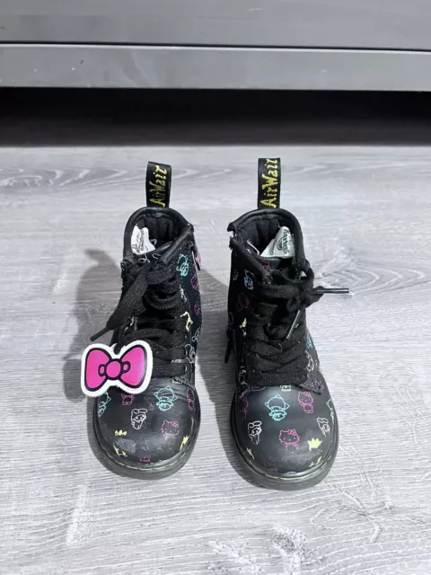 Dr. Martens HELLO KITTY & FRIENDS LEATHER LACE UP BOOTS Sanrio Toddler 8