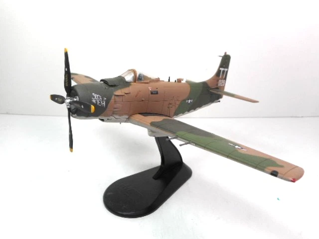 Modèle Réduit Hobby Master 1:72 A-1H Skyraider USN VA-176 Thunderbolts - Diecast Métal Et Plastique, Neuf En Boîte