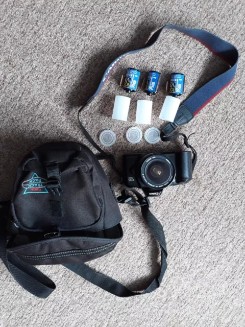 Spiegelreflexkamera Eos 500 mit Objektiv, analog, 3 uralte Filme und Tasche