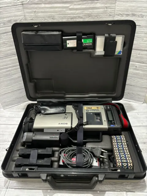 Videocámara Sony Video 8 Pro CCD-V100E 120MIN AF Grabadora y estuche rígido probado