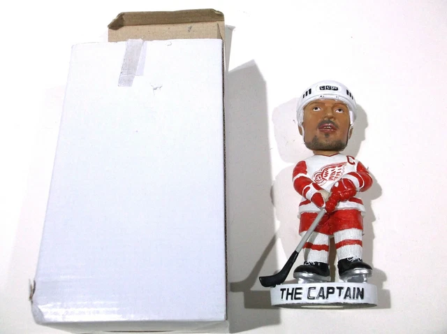 STEVE YZERMAN "THE CAPTAIN" BOBBLEHEAD Detroit Red Wings SGA Bobble Head STEVE YZERMAN "THE CAPTAIN" BOBBLEHEAD Detroit Red Wings SGA Bobble Head