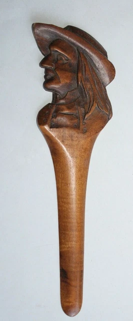 Coffret monoxyle - Bois sculpté - Art populaire - Auvergne