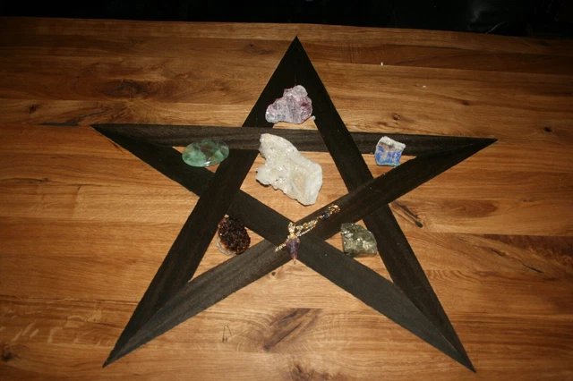 Pendeln, Kartenlegen, Lebensberatung, Heilsteinkunde, Edelsteinwasser